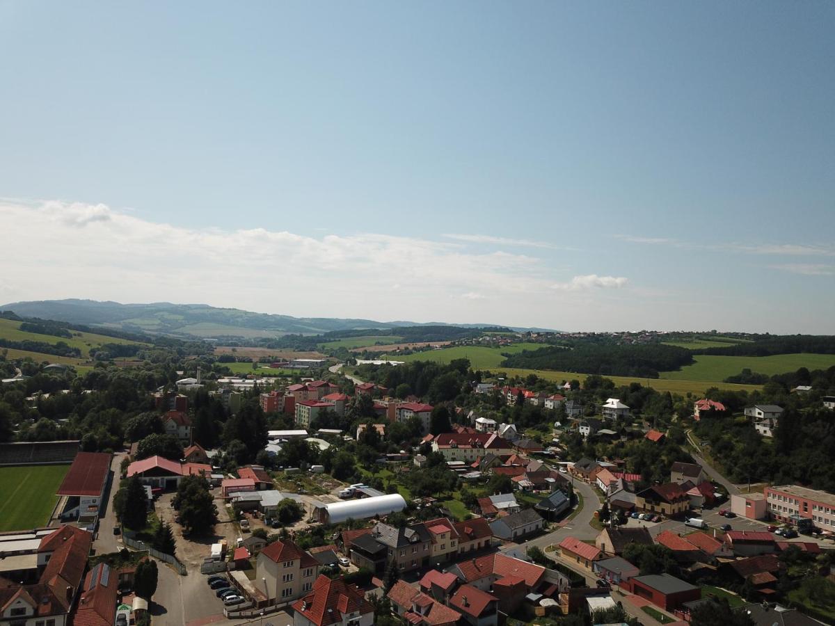 Retro Vila Guest House Slusovice Bagian luar foto