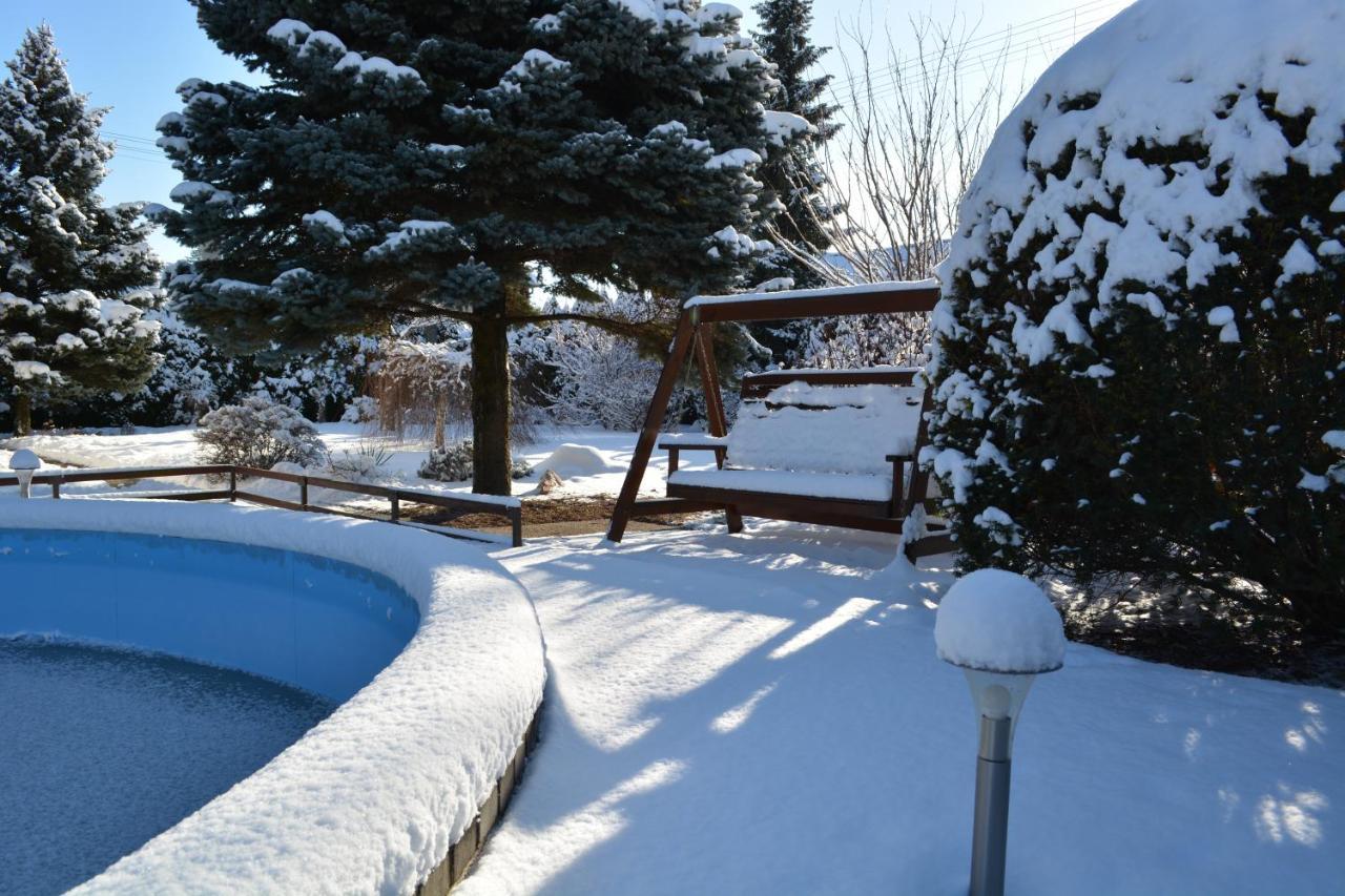 Retro Vila Guest House Slusovice Bagian luar foto