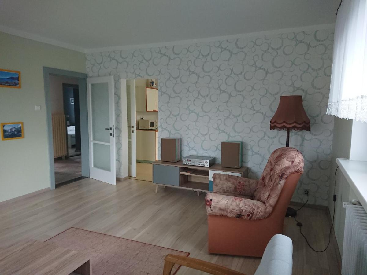 Retro Vila Guest House Slusovice Bagian luar foto